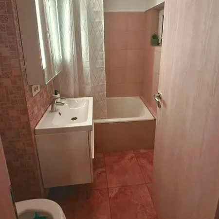 Apartament 4 Camere De Inchiriat * Bucharest